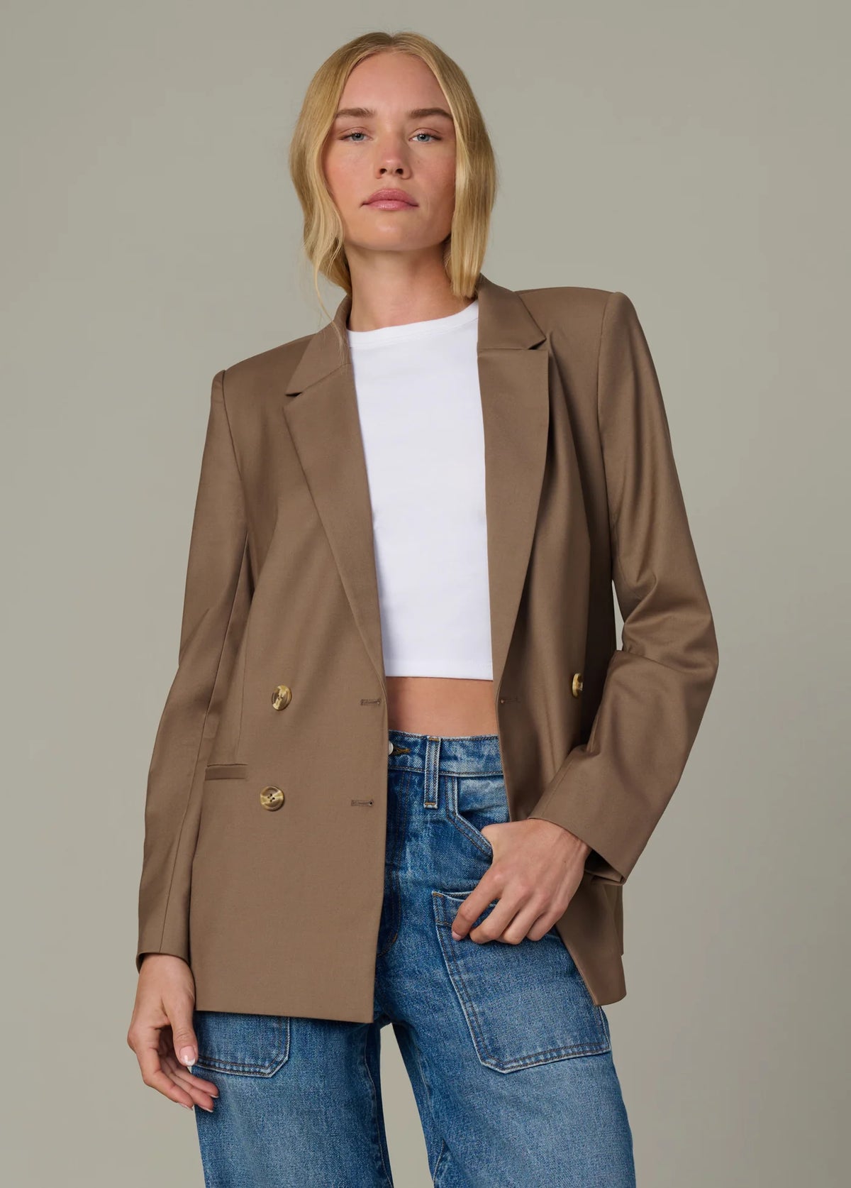 THE DOUBLE BREASTED BLAZER