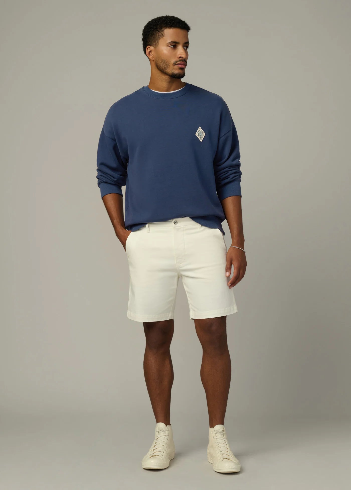 EMBROIDERY CHEST PATCH SWEATSHIRT
