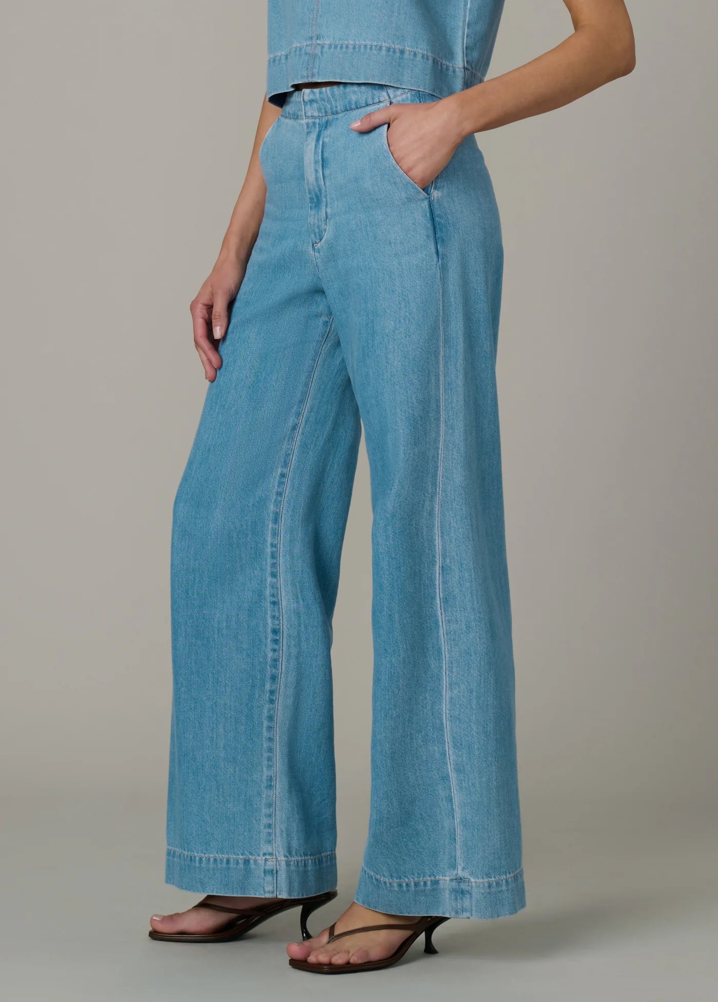 THE CLEAN DENIM TROUSER